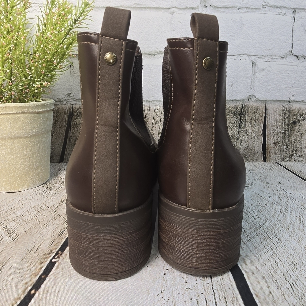 Eastland Jasmine Chelsea Dark Brown Ankle Boot slip on Womens 9 EUC - Picture 7 of 11